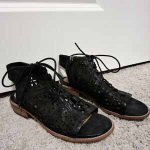 Söfft Nora Black Italian Suede Lace-up Gladiator Fall Winter Sandals Size 7